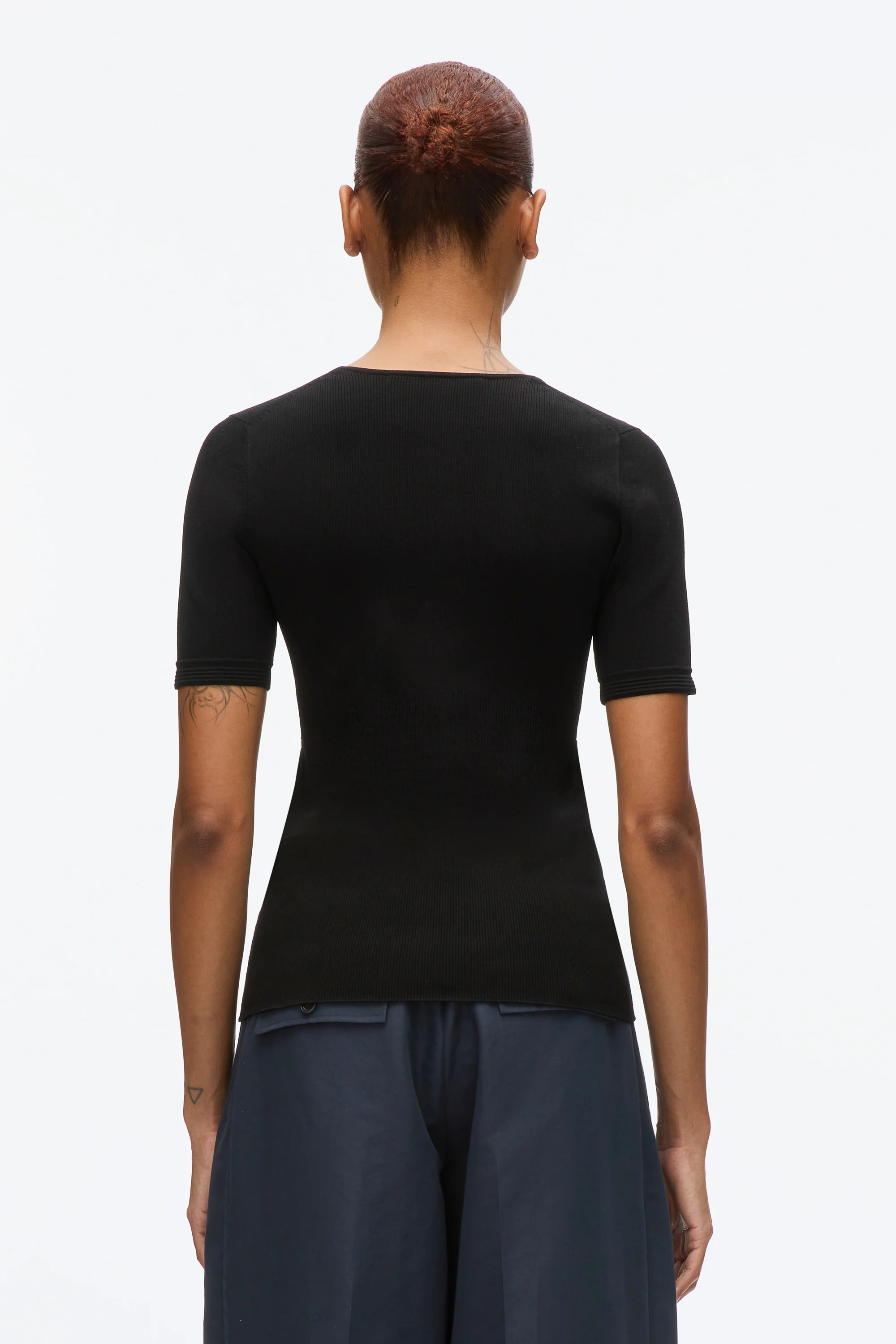 Compact Rib V-Neck Tee - Image 10